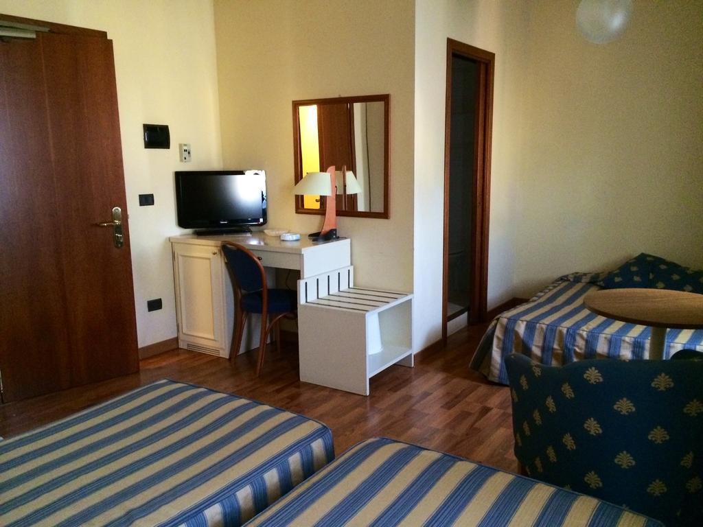 Hotel Brennero E Varsavia Montecatini Terme Oda fotoğraf