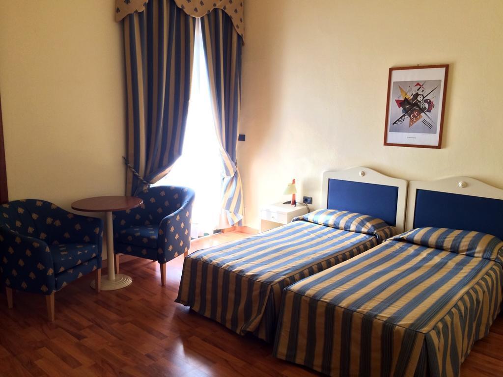 Hotel Brennero E Varsavia Montecatini Terme Oda fotoğraf